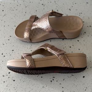 Vionic Ellie Rose Metallic Sandals Slides Snake Print Comfortable Wedges Size 5